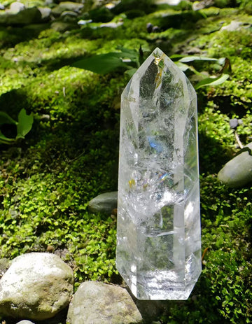 Clear Quartz Meaning: Healing Powers & Uses of the Master Healer Crystal