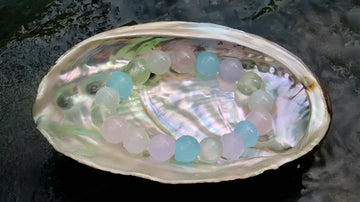 Seun Ádhúil | Bráisléad Criostail Lámhdhéanta le Morganite, Prehnite, Grianchloch Rós, agus Cloch Ghealach Bhán
